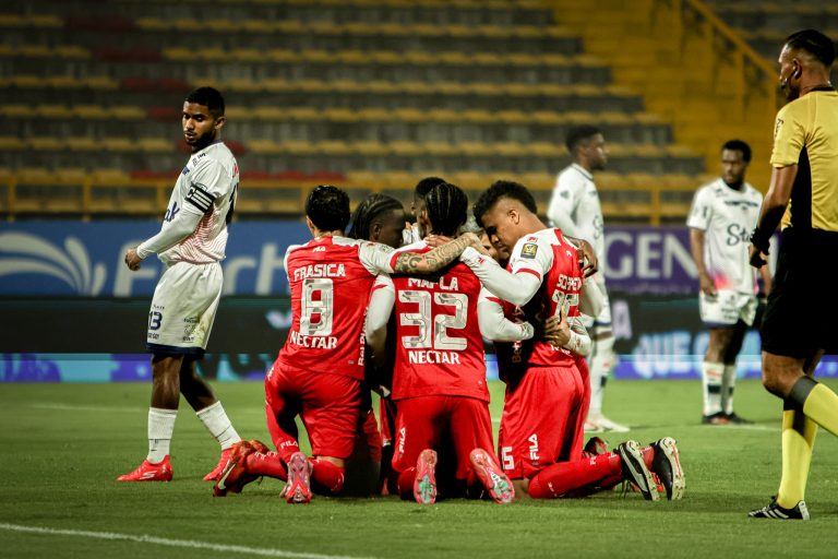 Celebración Santa Fe ante Fortaleza